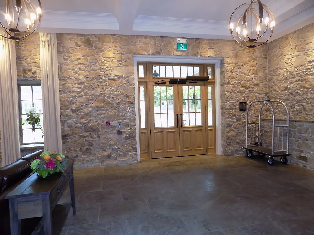 **** Hotel The Barracks Inn Hamilton Canada