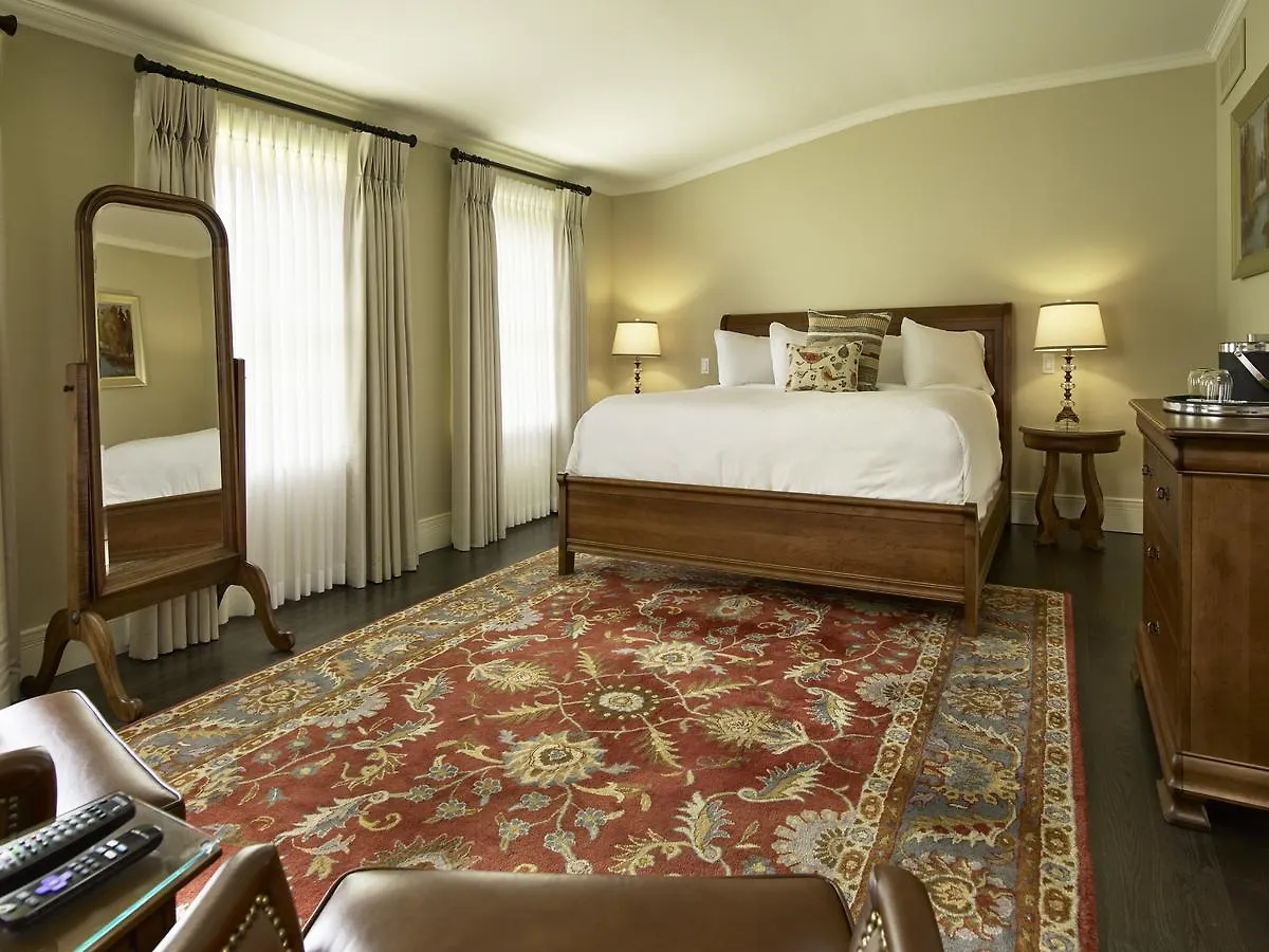 **** Hotel The Barracks Inn Hamilton Canada