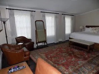 The Barracks Inn Hamilton 4*,