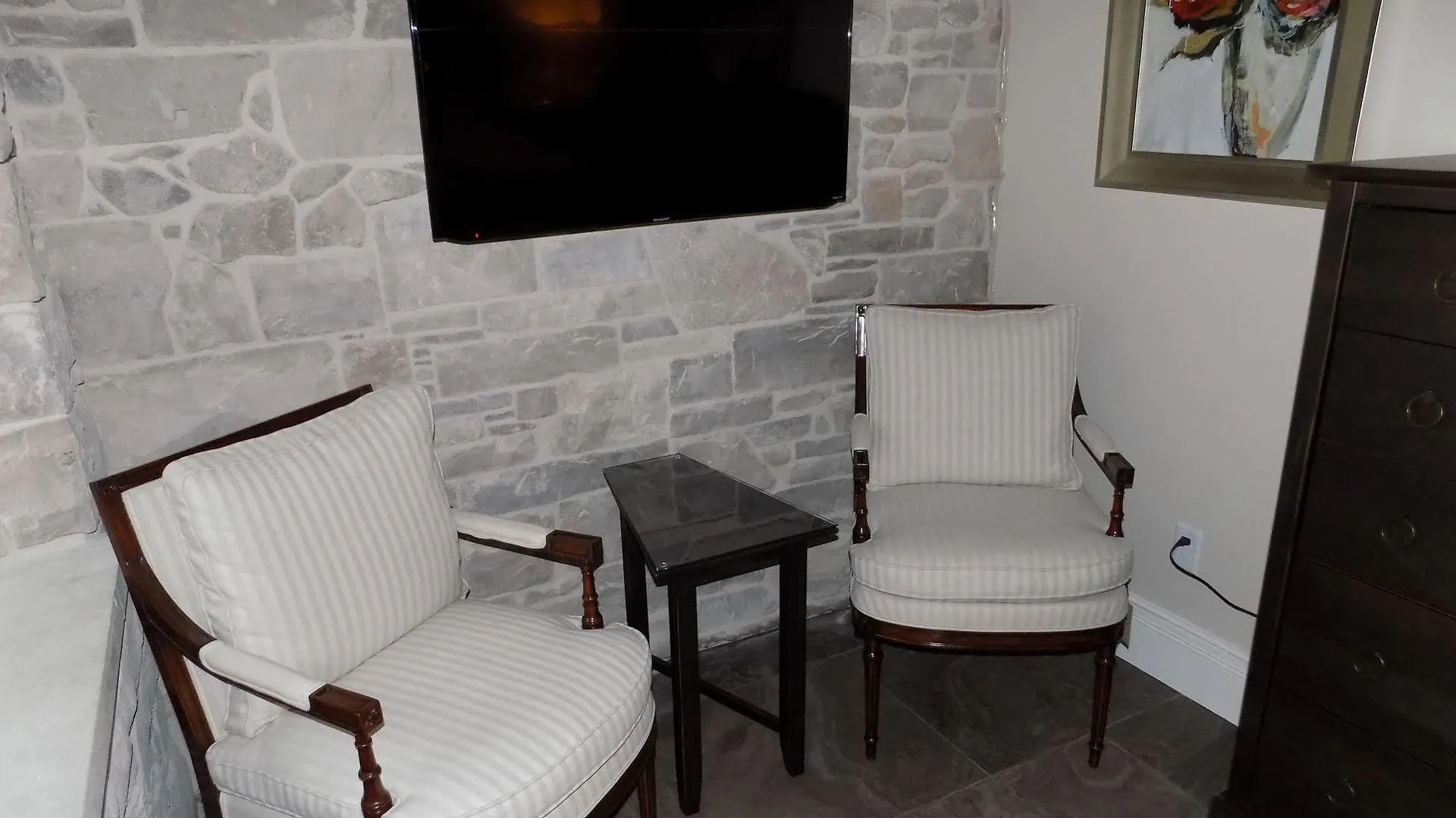 The Barracks Inn Hamilton Canada