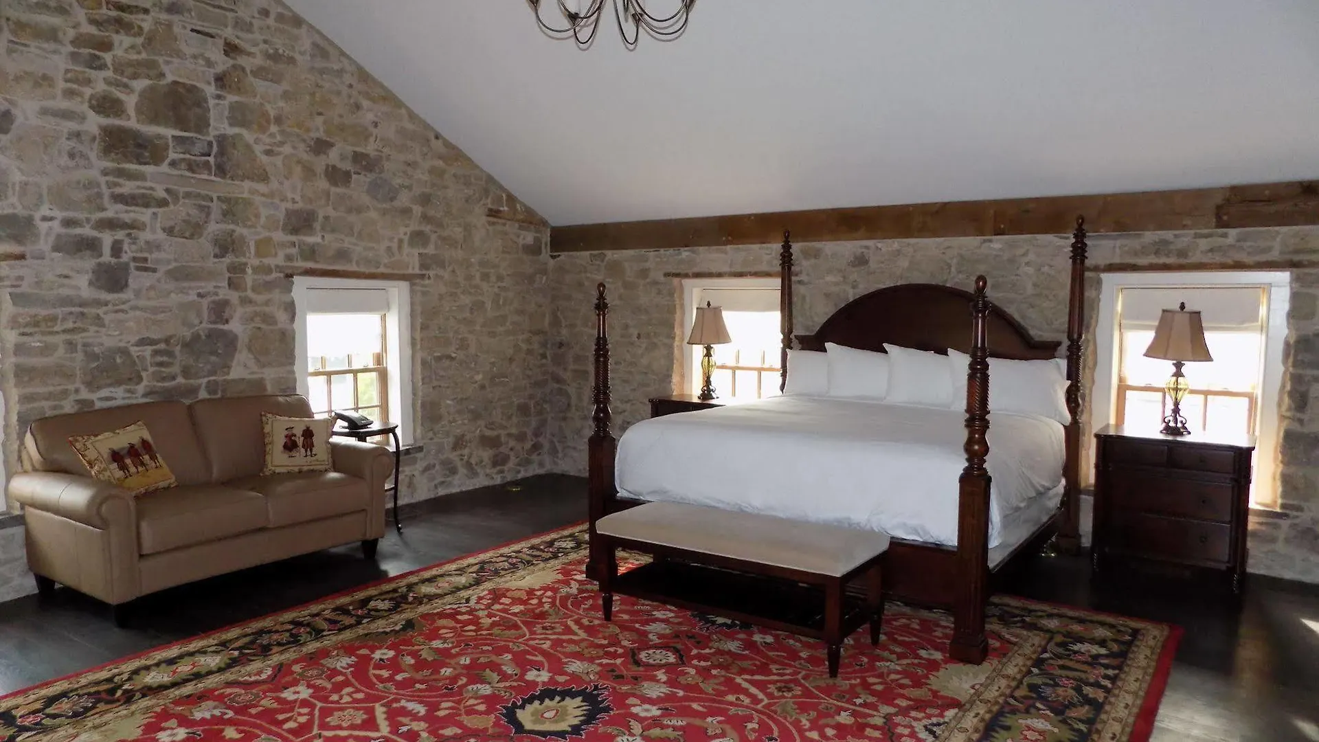 Hotel The Barracks Inn Hamilton
