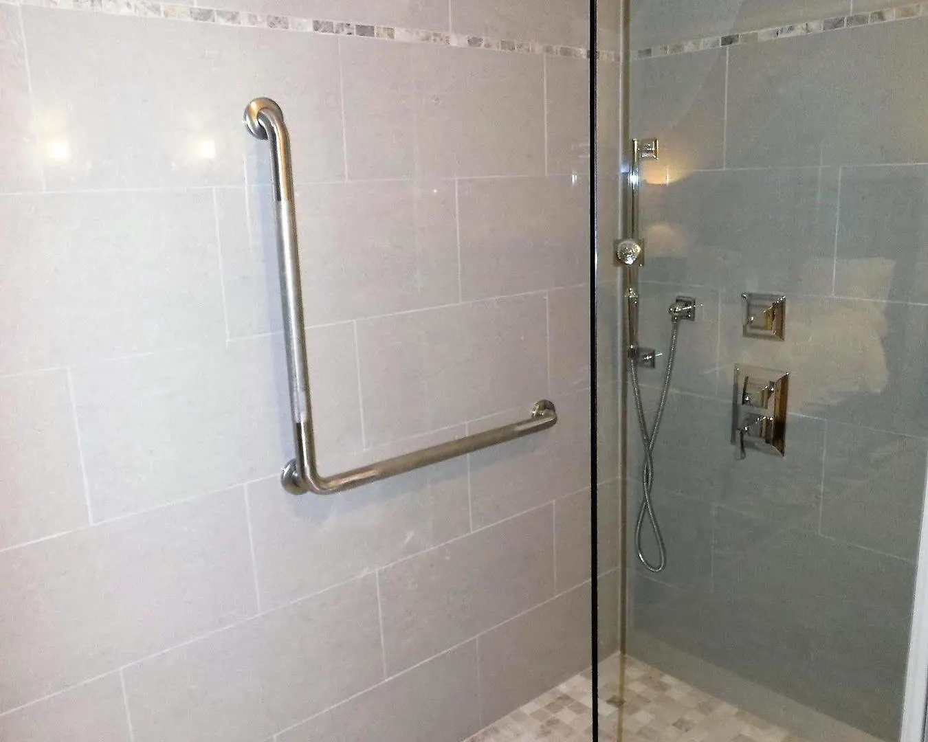 **** Hotel The Barracks Inn Hamilton Canada