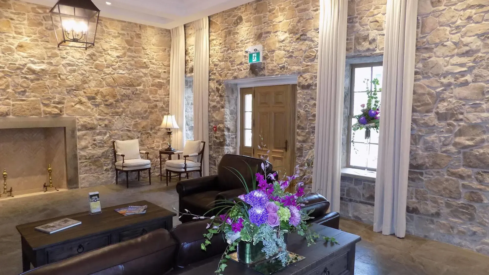 Hotel The Barracks Inn Hamilton